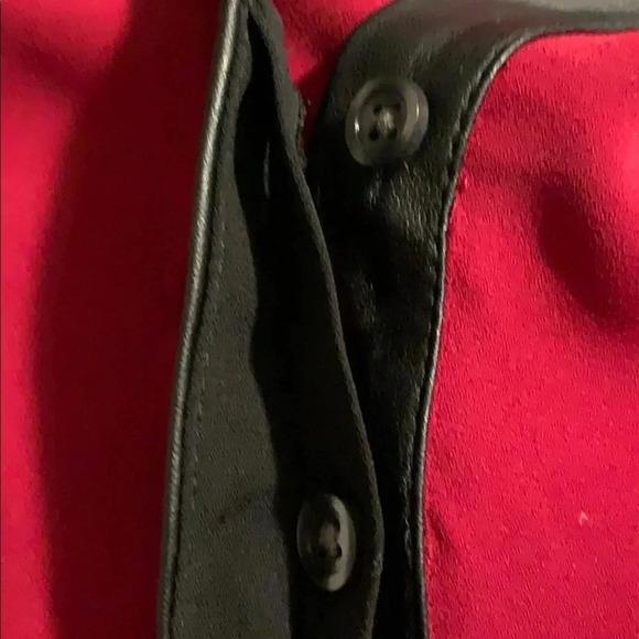 Banana Republic Faux Leather V-Neck Trim Top Size 6P - Picture 4 of 7